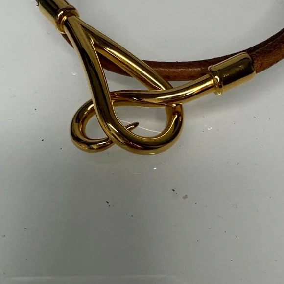 🔥 Hermès Leather Wrap Bracelet – Brown & Gold Hook Clasp – Authentic & Chic 🔥 - Picture 4 of 8